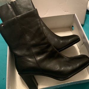 Tommy Hilfiger size 10 Women’s Black ankle…